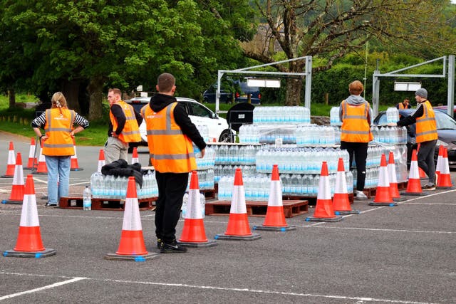 <p>South West Water handed out emergency bottled water in Broadsands Car Park in Brixham</p>